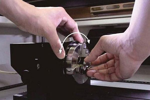 doc_dao_voi_cong_nghe_khac_nhan_bang_laser_1