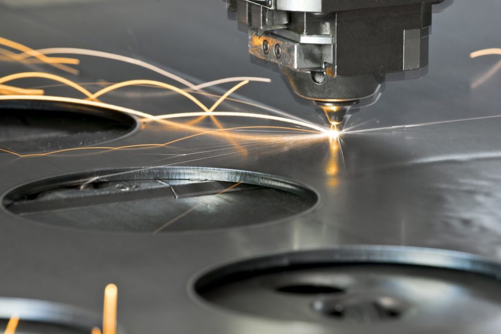 Gia công cắt laser