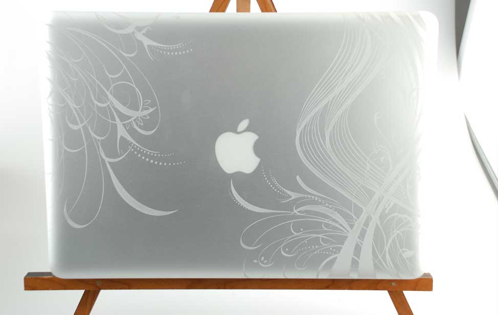 Ứng dụng của máy khắc laser trong việc khắc lên laptop Ứng dụng của máy khắc laser trong việc khắc lên laptop