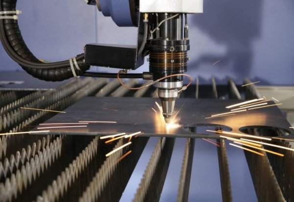 Phân biệt cắt inox bằng laser và plasma 1